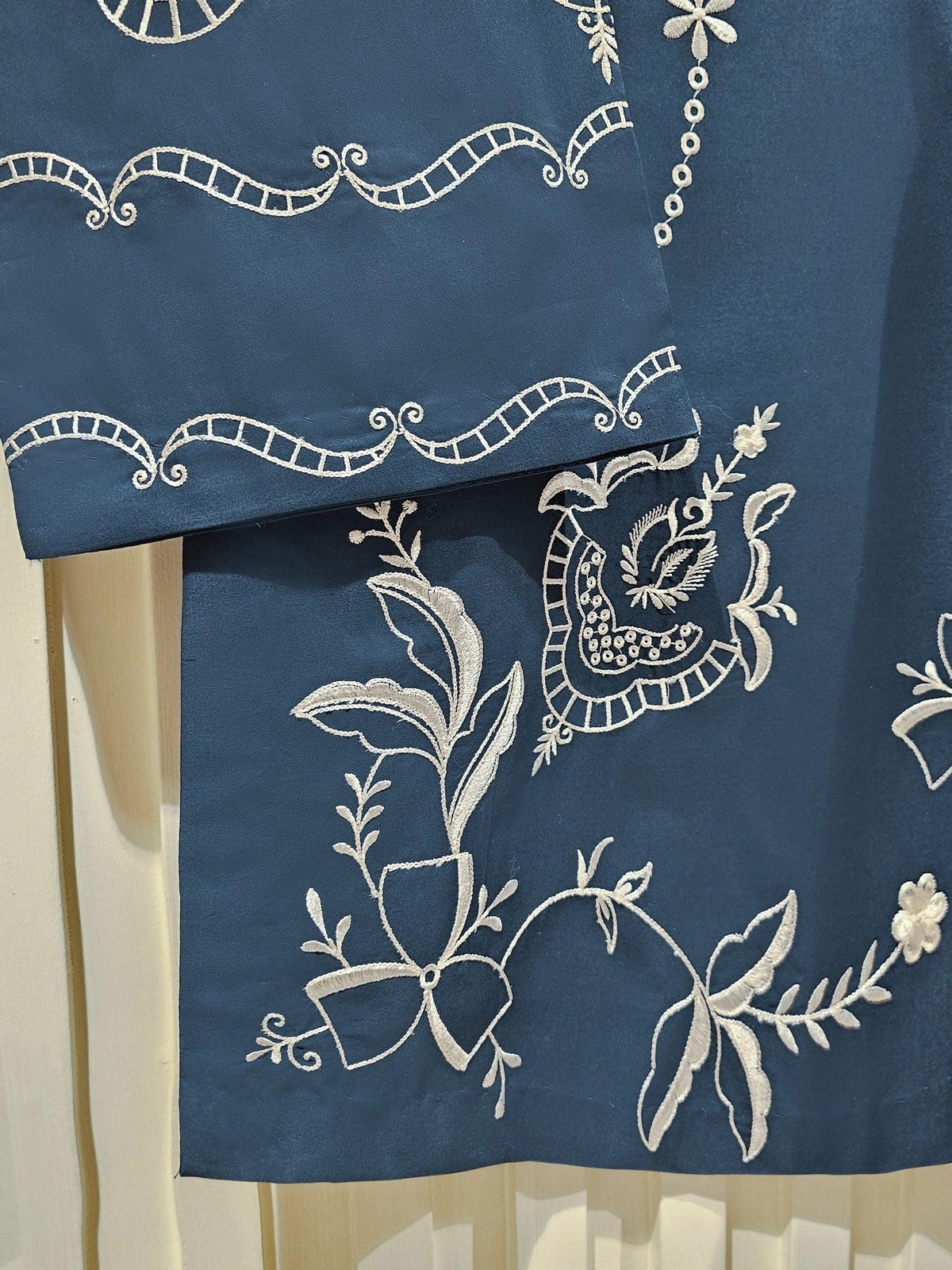 Agha Noor 3 Piece Embroidered Lawn Shalwar Kameez Suit