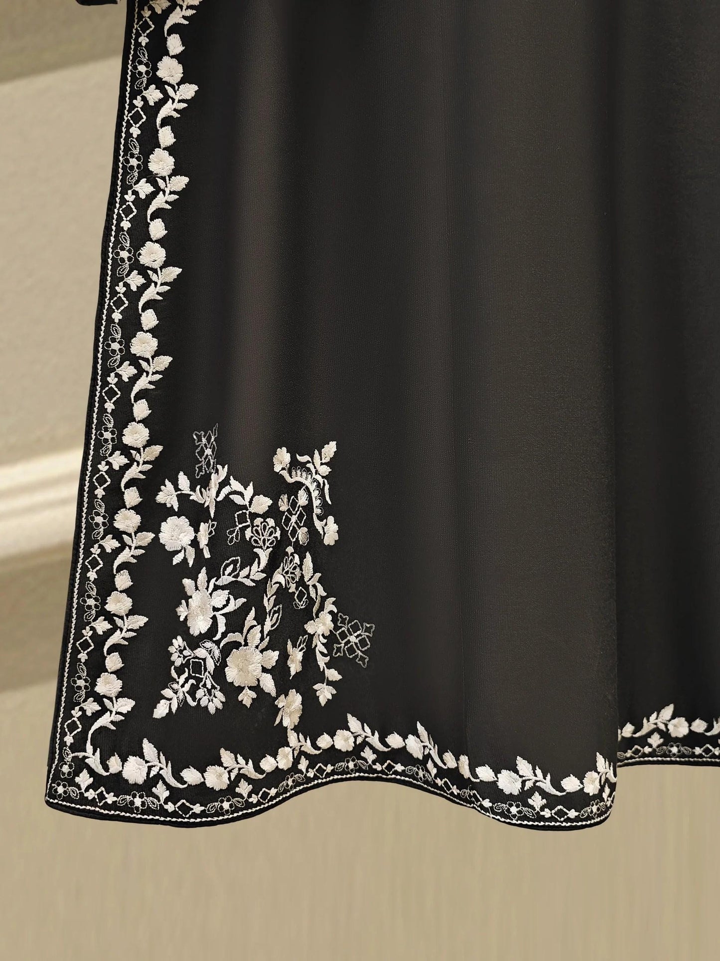 Agha Noor Embroidered Silk Net Suit: 2 Piece
