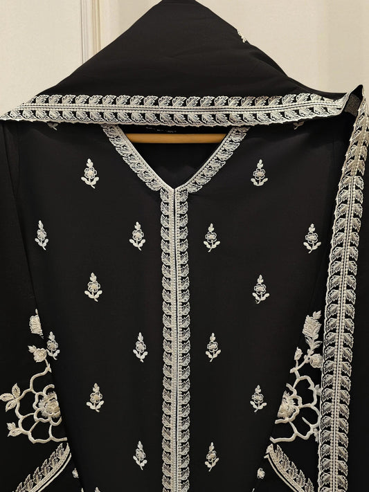 Agha noor 3 Piece Embroidered Lawn Suit Size (Medium, Large) Black