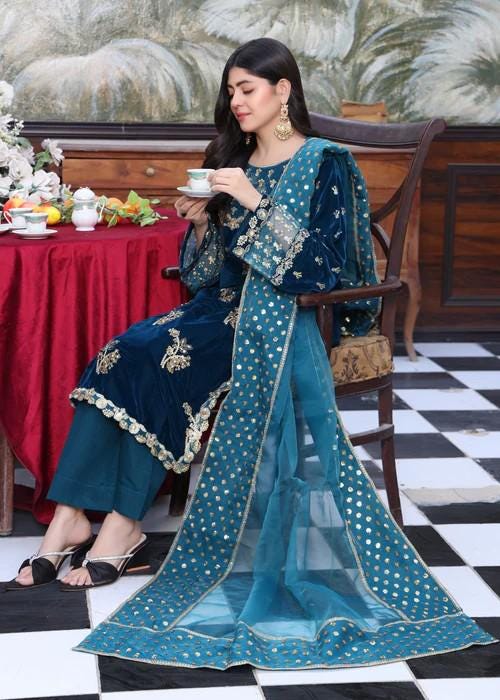 XXL - Blue Embroidered Velvet Suit - Organza Dupatta & Jamawar (Brocade) Pants