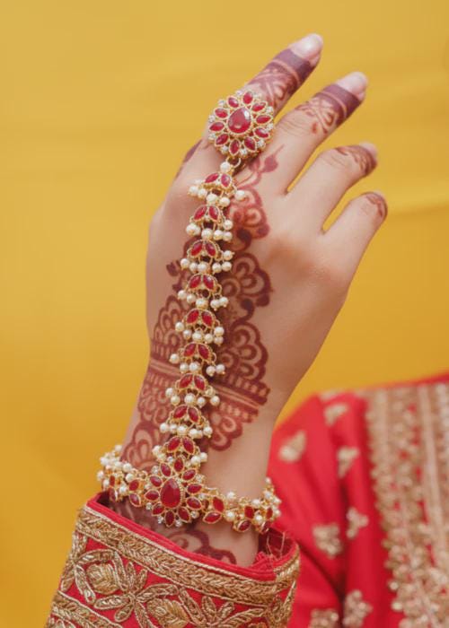 Trendy Back of Hand Angla Finger Bracelet - Adjustable - 1 Piece