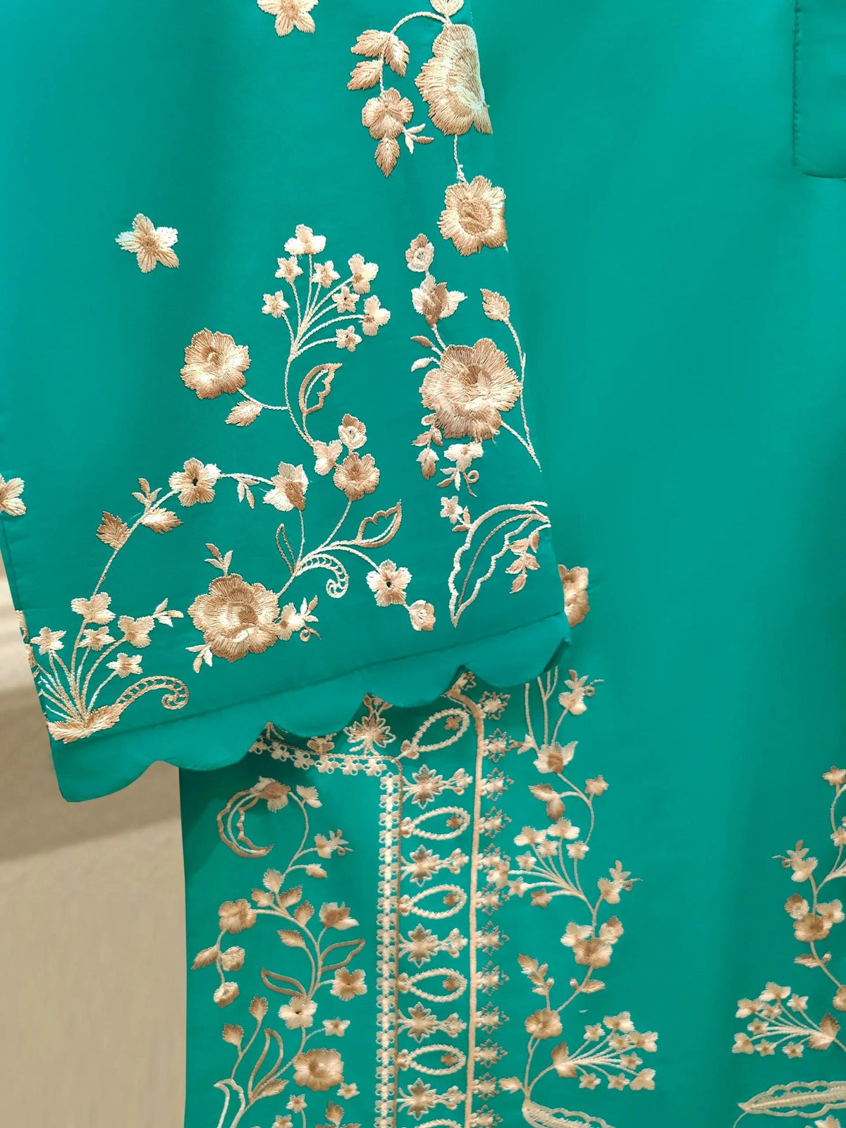 Agha Noor 3 Piece - Embroidered Cambric Suit - Kora Cotton Dupatta