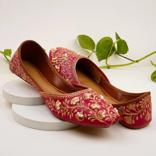 Shoes: Jutis and Khussas