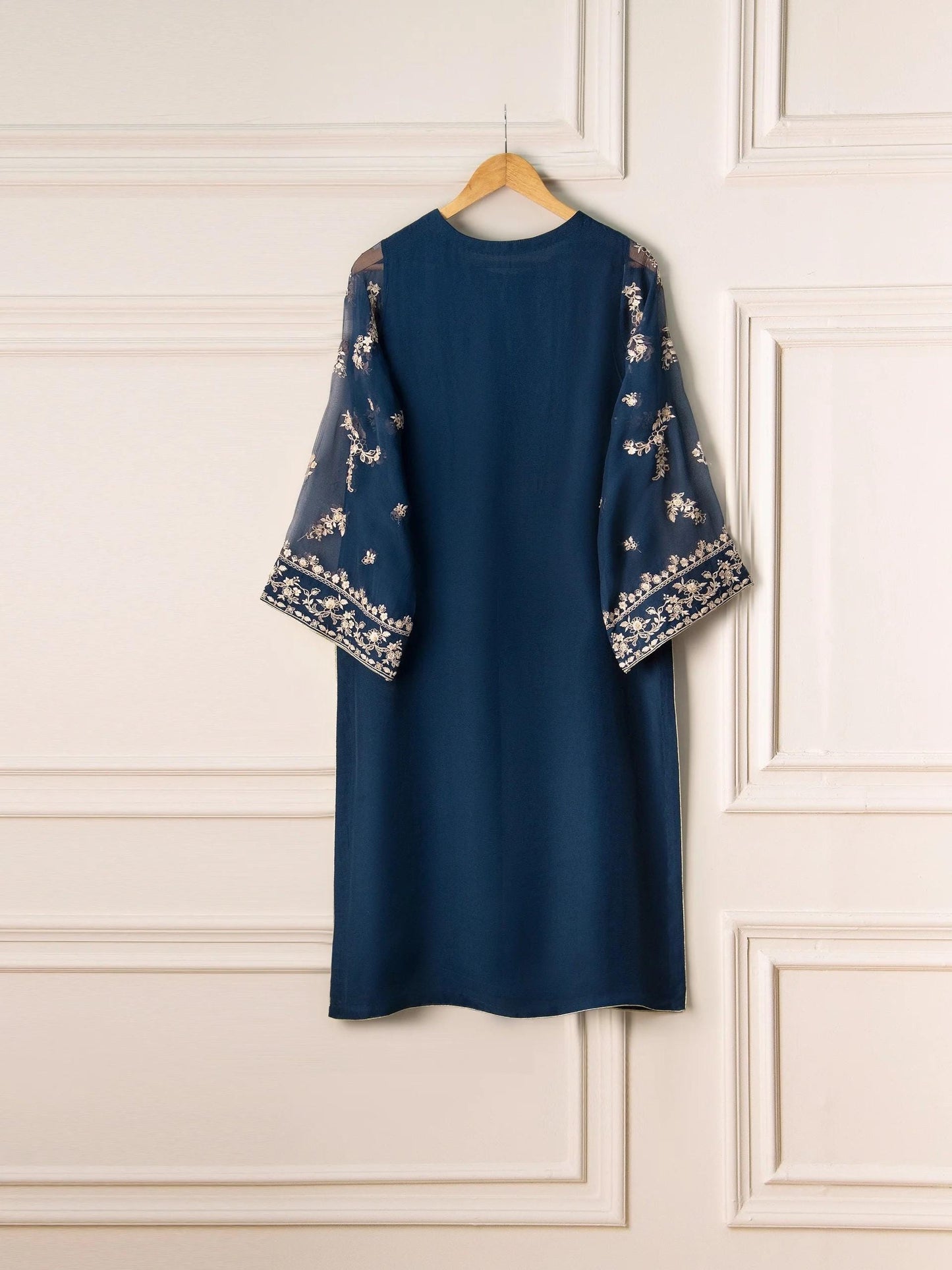 Agha noor 2 Piece - Pure Heavily Embroidered Chiffon Suit (Size - Large) - Raw Silk Shalwar