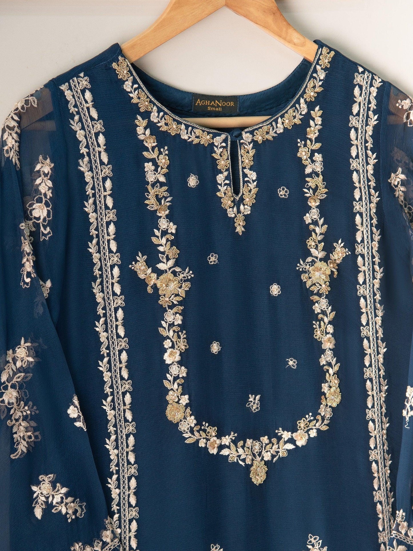 Agha noor 2 Piece - Pure Heavily Embroidered Chiffon Suit (Size - Large) - Raw Silk Shalwar