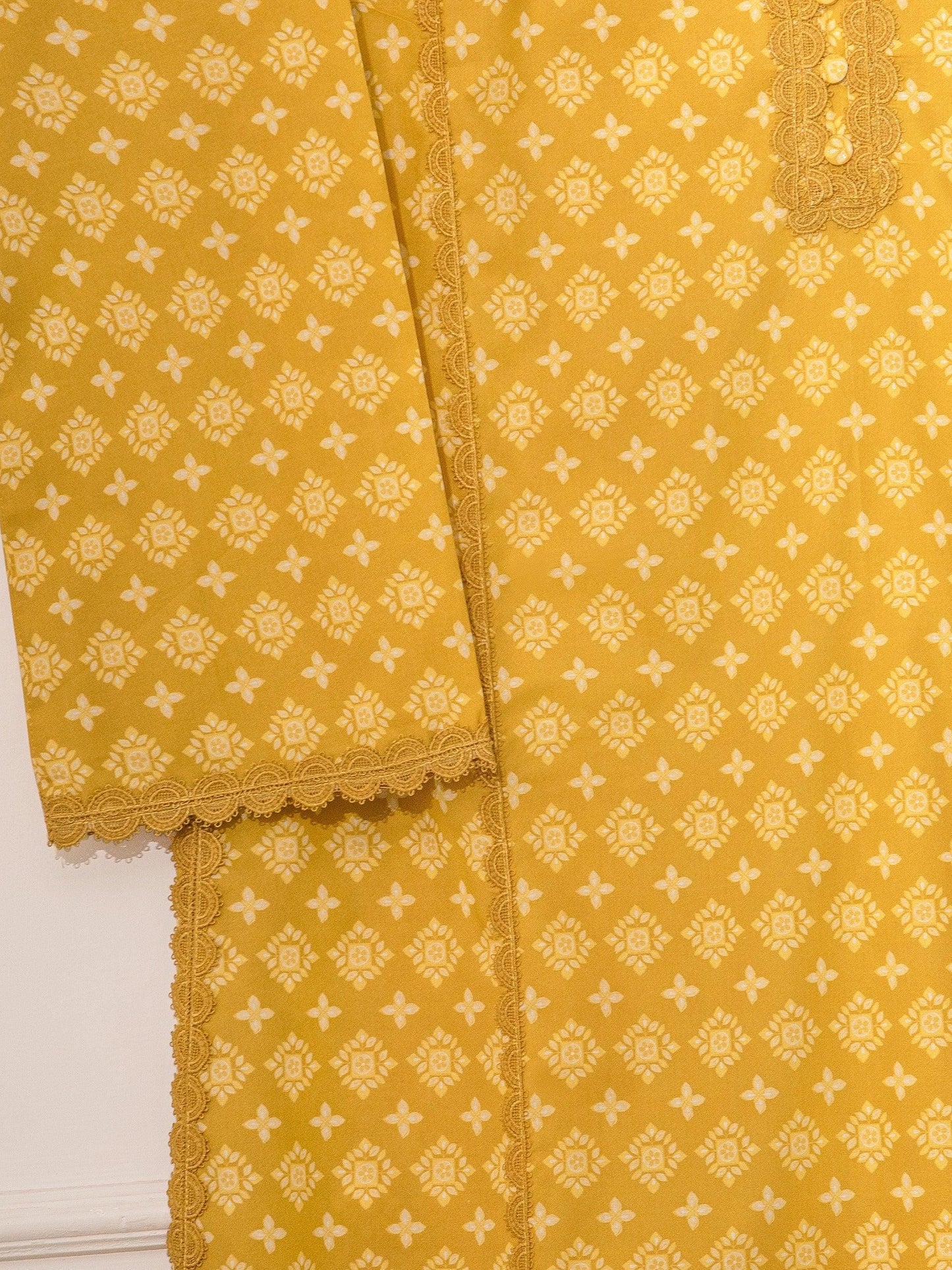 Digital Printed Cambric Suit: Elegant Shirt & Dupatta (XL, L)