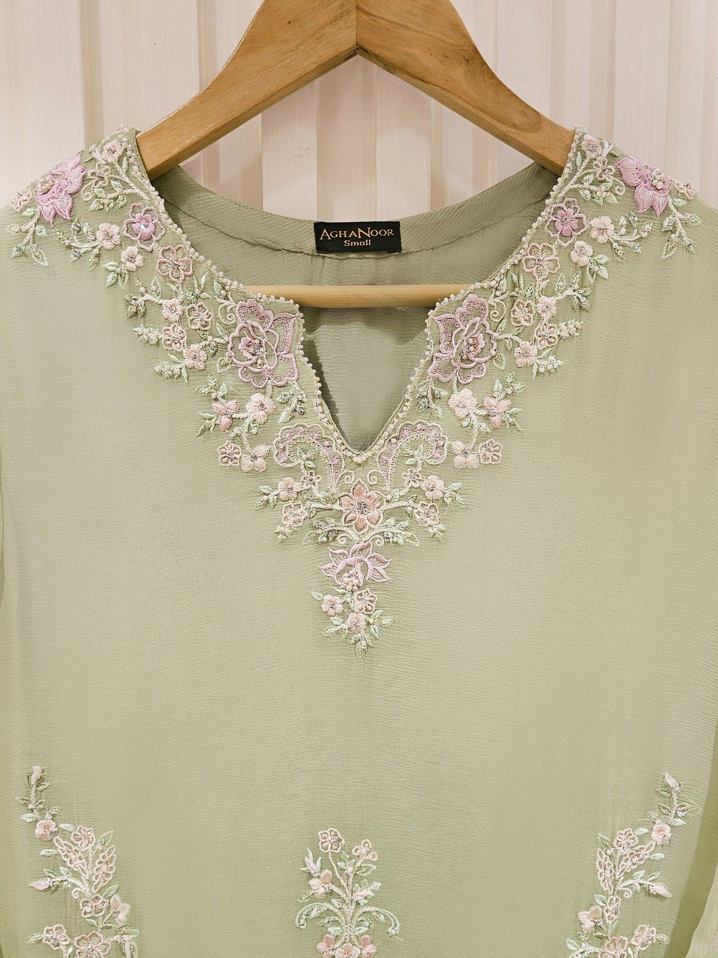 Agha Noor  2 Piece - Pure Chiffon Embroidered Suit (Size - Medium) - Chest 42"