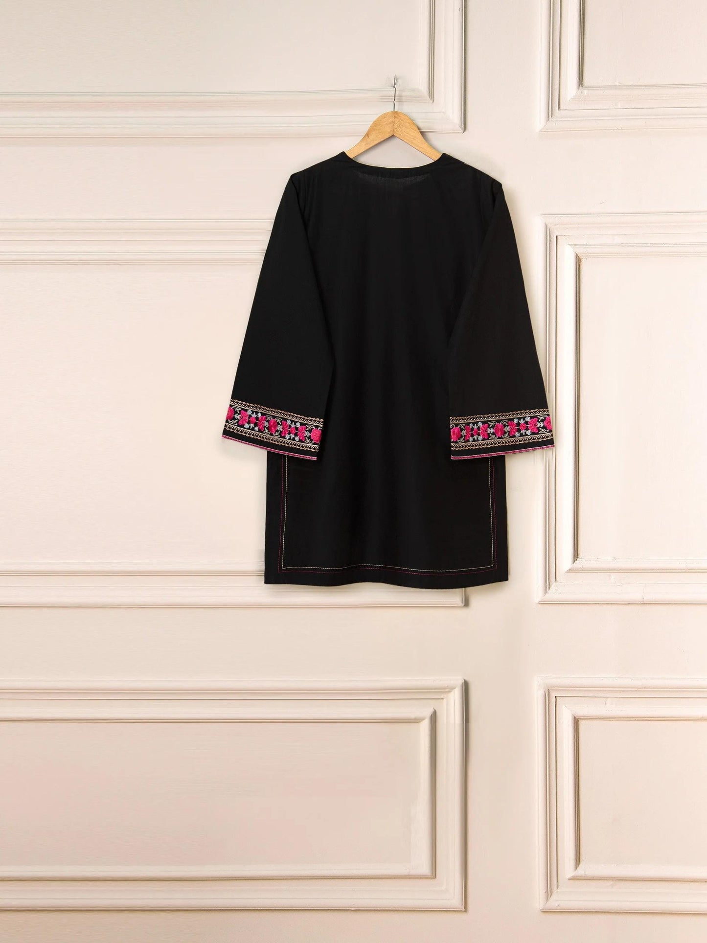Agha Noor 2 Piece Embroidered Lawn Suit: Black Shalwar Kameez