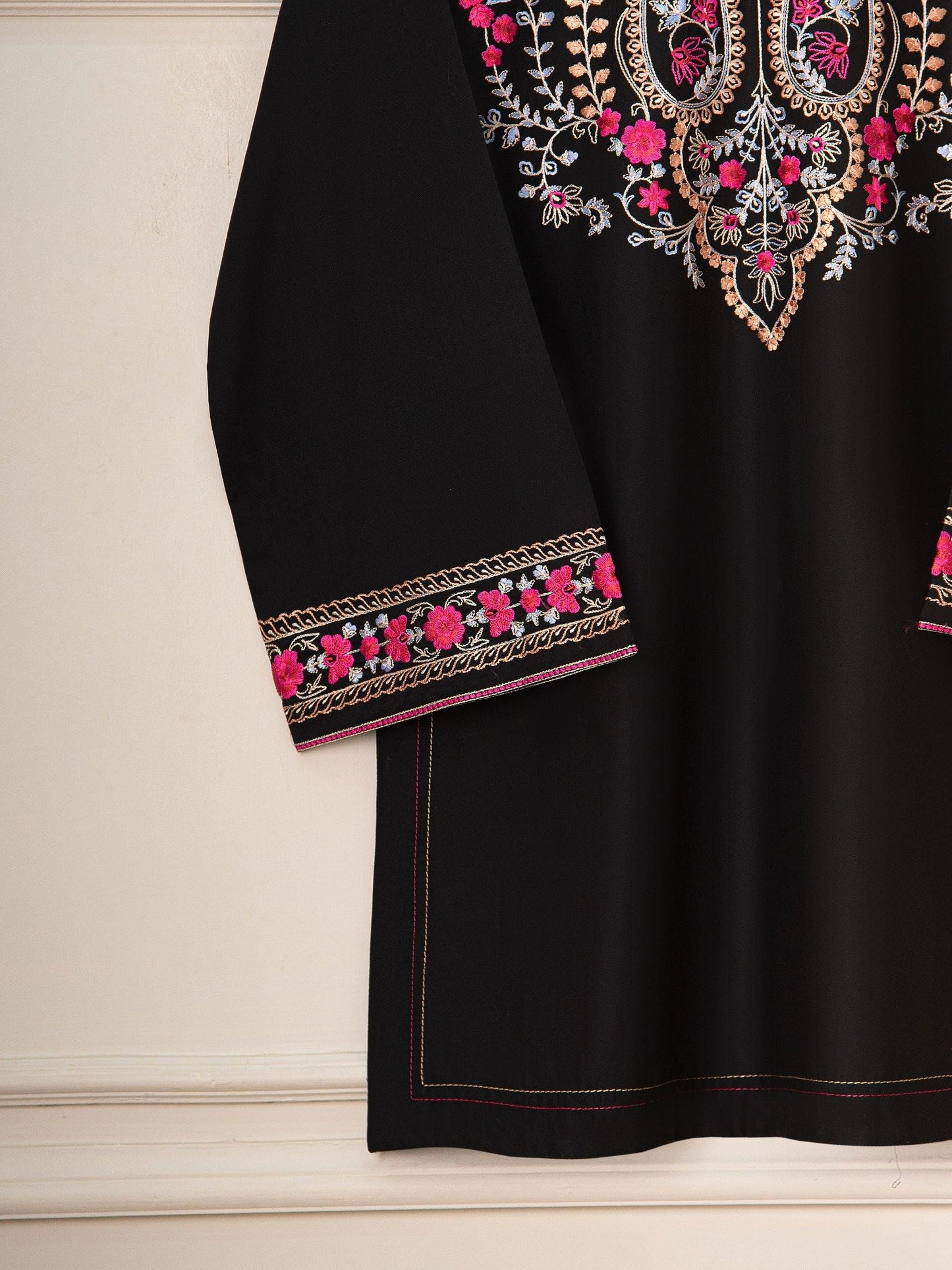 Agha Noor 2 Piece Embroidered Lawn Suit: Black Shalwar Kameez