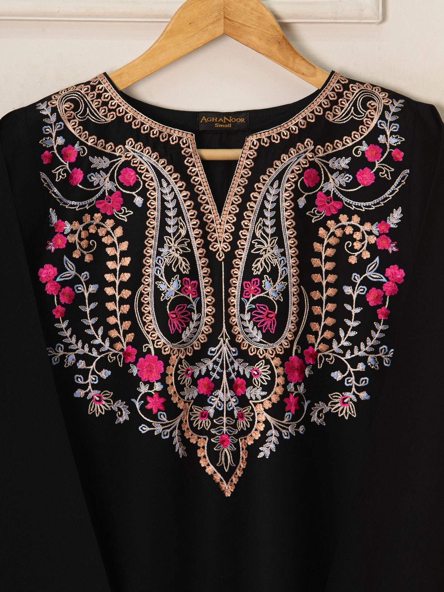 Agha Noor 2 Piece Embroidered Lawn Suit: Black Shalwar Kameez