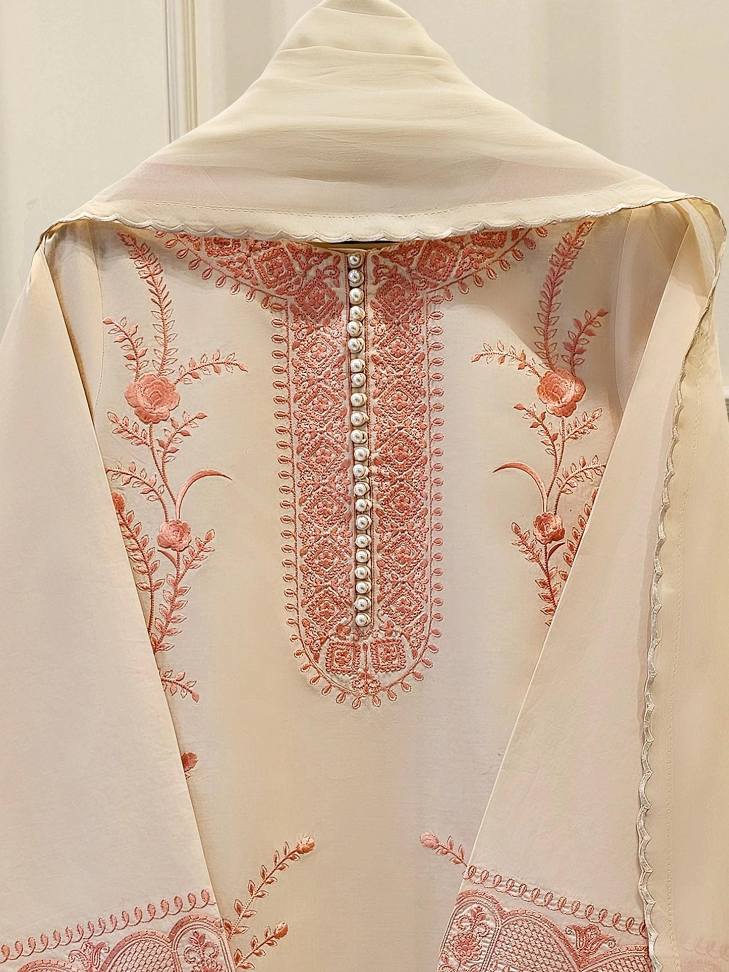 Agha Noor Embroidered Lawn Suit: 3-Piece Shalwar Kameez Dupatta