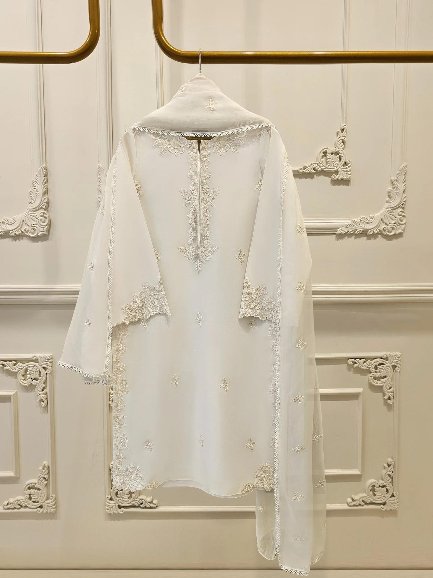 Agha Noor Embroidered Lawn Suit: White Shalwar Kameez, 3-Piece (Size L)