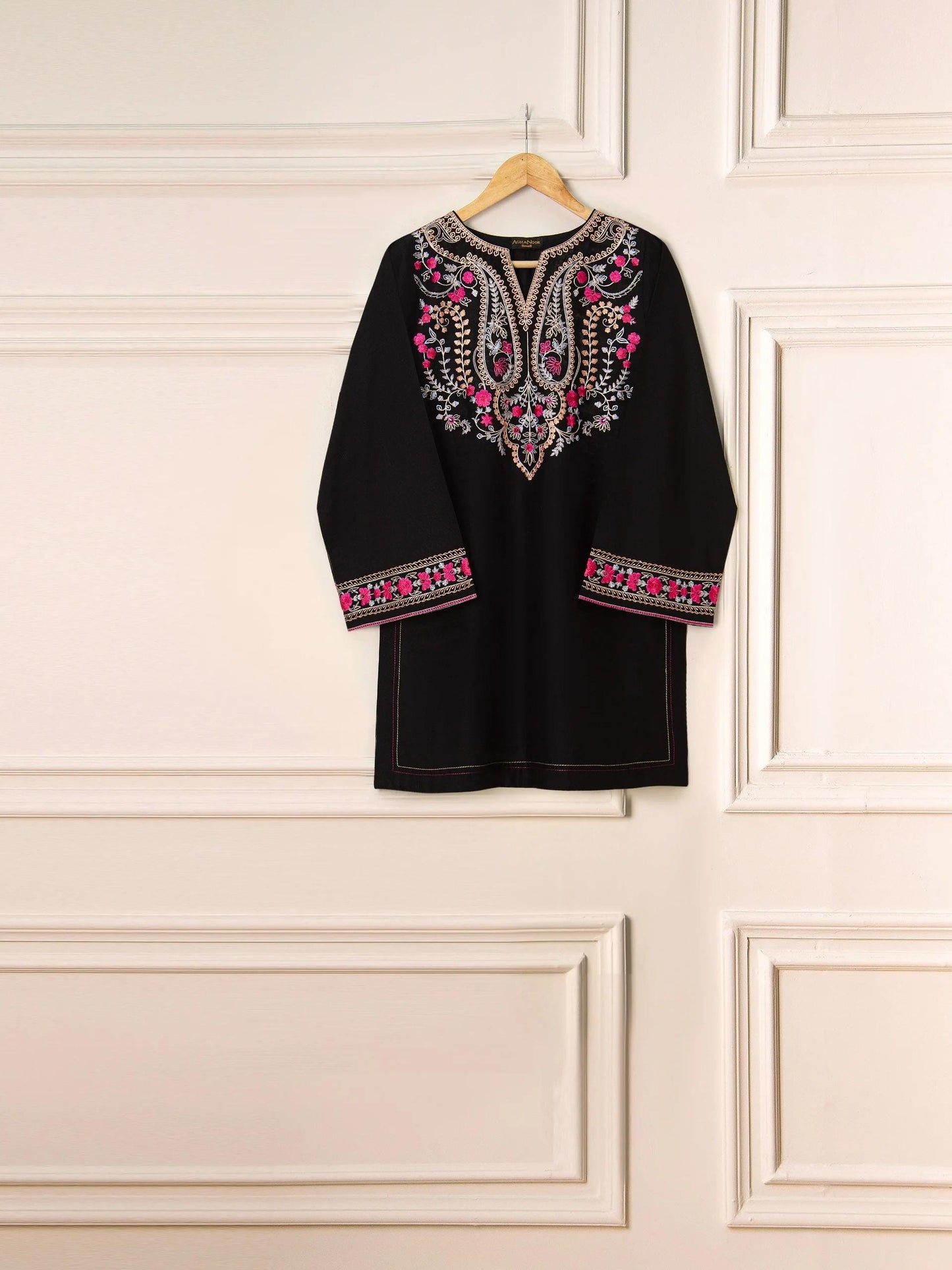 Agha Noor 2 Piece Embroidered Lawn Suit: Black Shalwar Kameez
