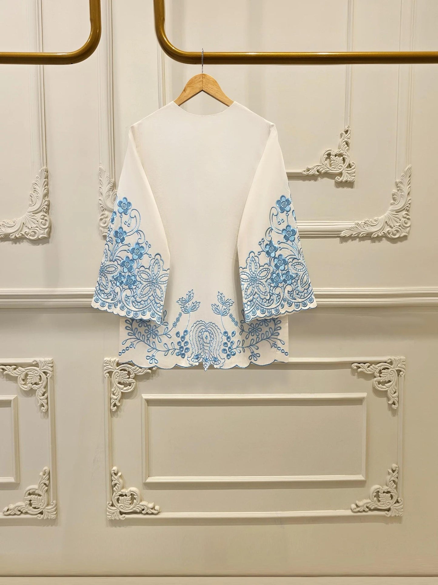 3-Piece Agha Noor  Embroidered Lawn Suit: - White Chiffon Dupatta