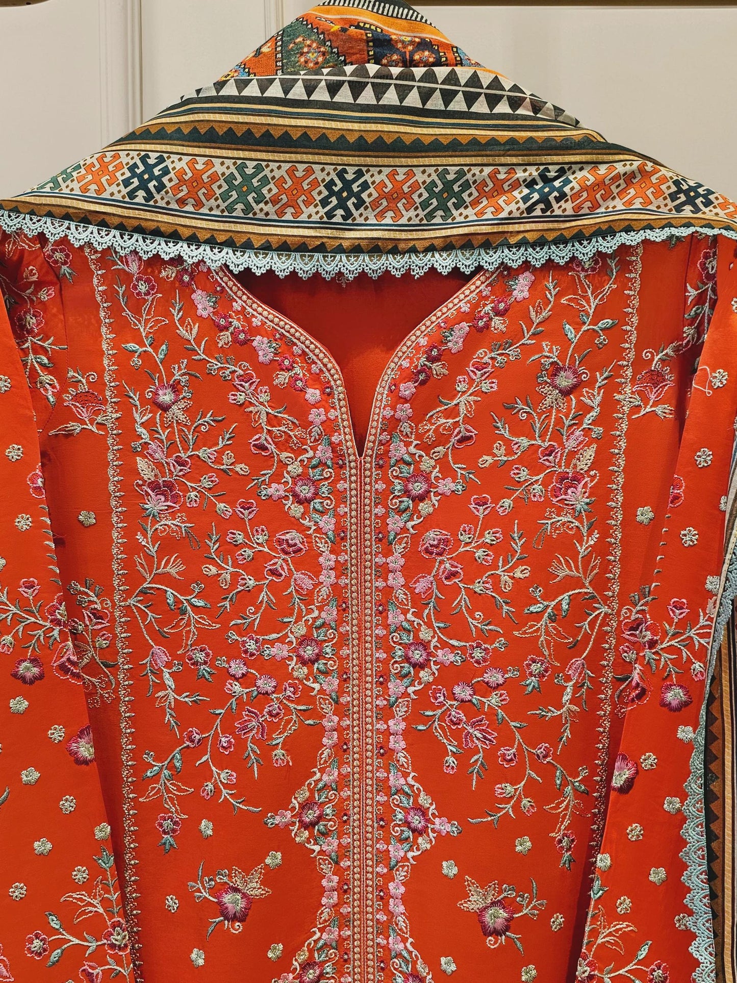 Agha Noor 3-Piece Embroidered Lawn Suit: Shalwar Kameez Dupatta