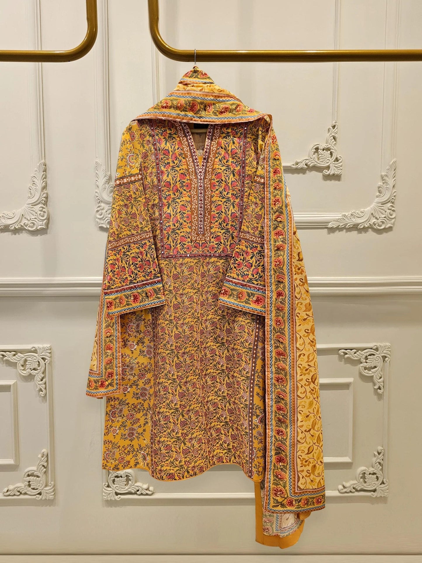 3 Piece Agha Noor Printed Embroidered Lawn Suit: Shalwar Kameez Dupatta
