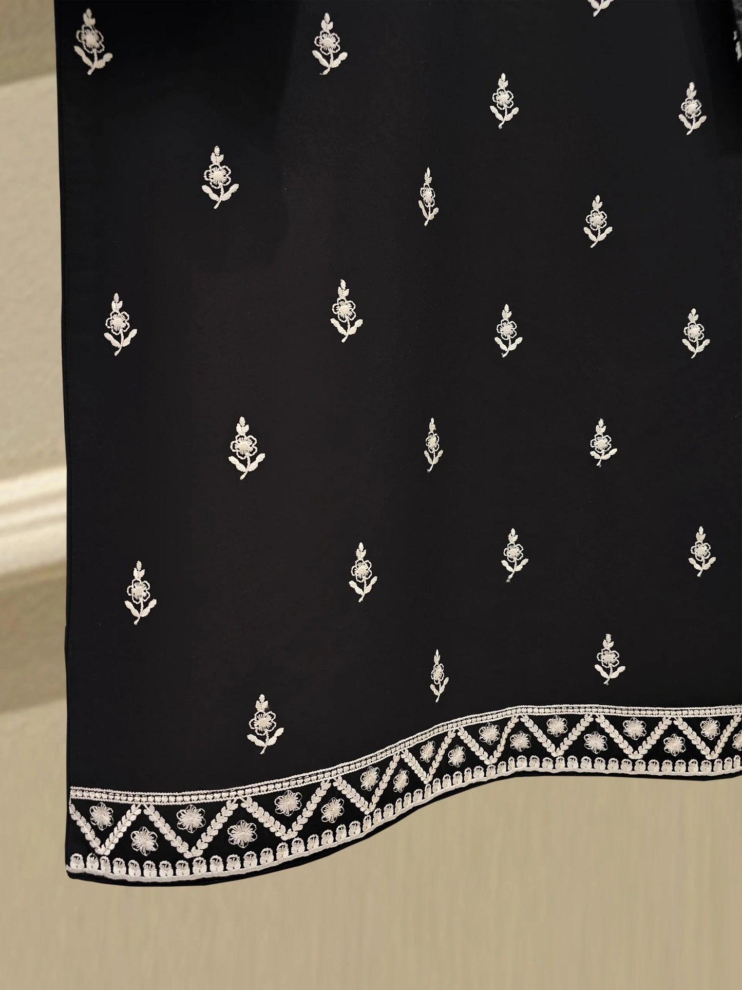 Agha noor 3 Piece Embroidered Lawn Suit Size (Medium, Large) Black