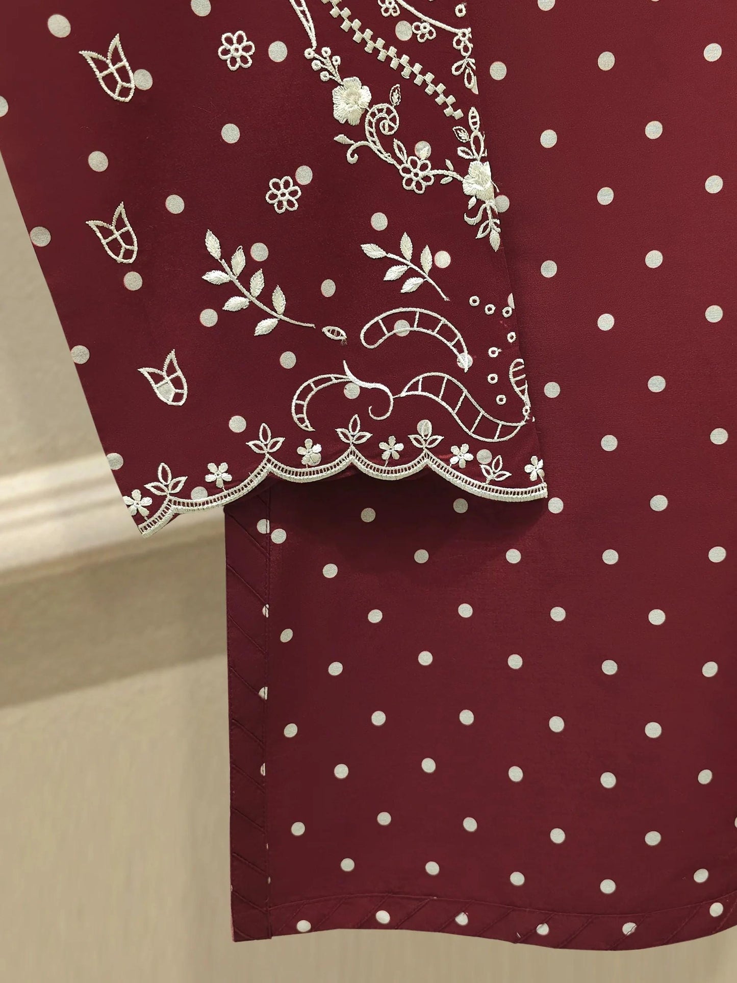 Embroidered Lawn Suit - Aghanoor 2 piece - (Size-Medium)
