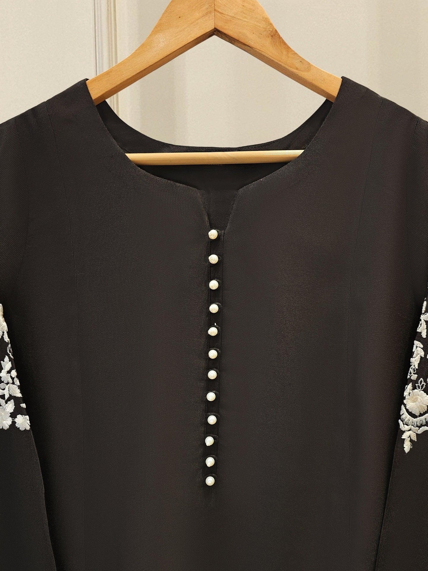Agha Noor Embroidered Silk Net Suit: 2 Piece