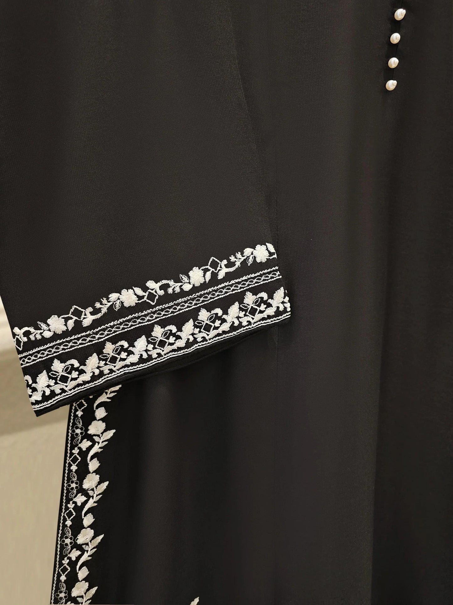 Agha Noor Embroidered Silk Net Suit: 2 Piece