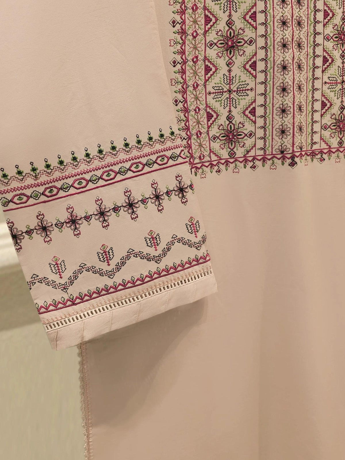 Agha Noor Embroidered Lawn Suit - 2 Piece