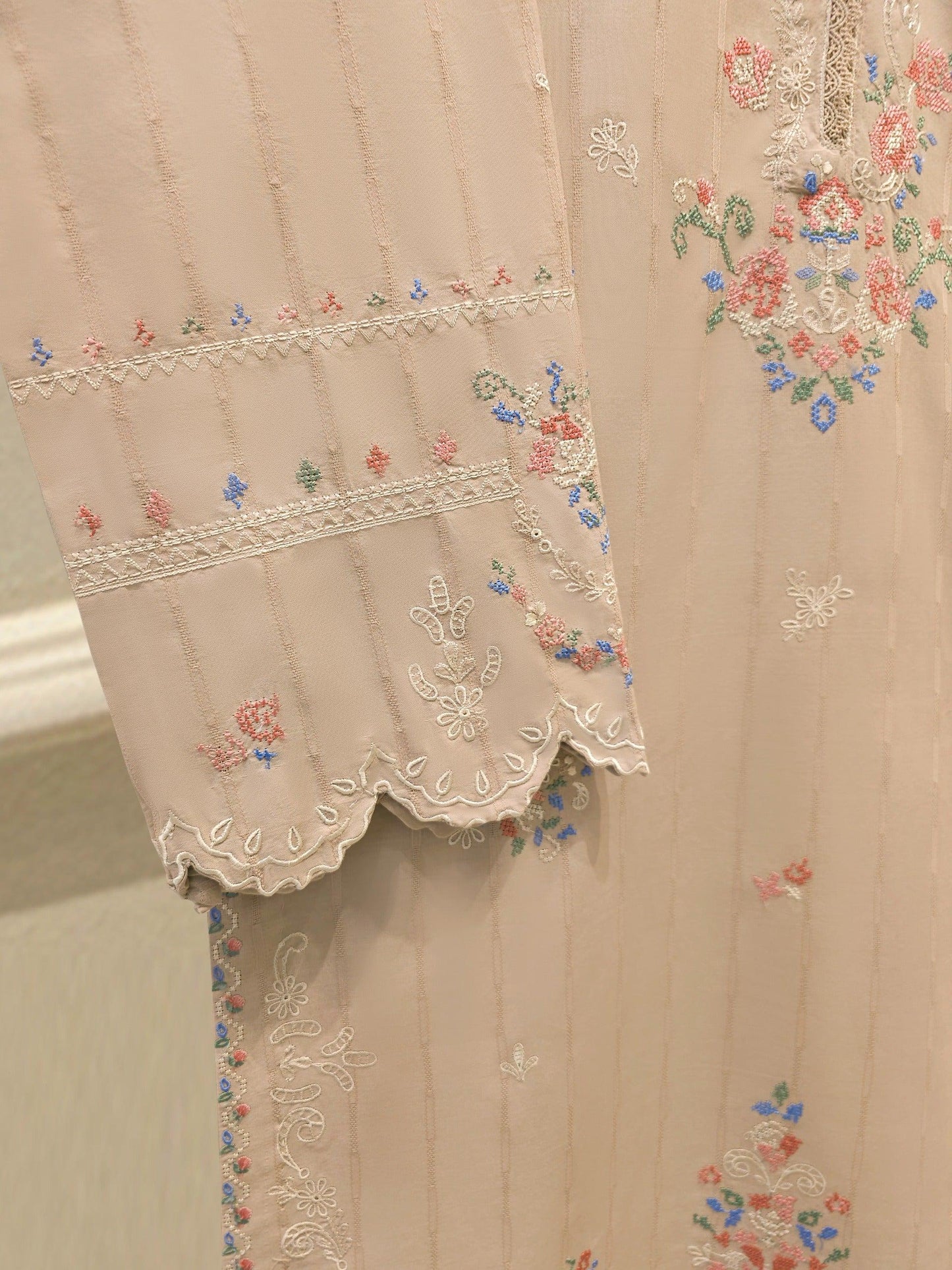 Agha Noor - 2 - Piece Embroidered Jacquard Suit - (Size-M, L) India Pakistan Bangladesh