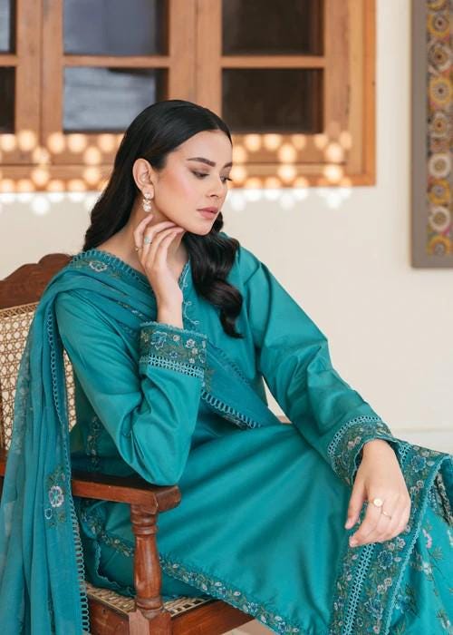 3 piece - Pakistani Designer XL Embroidered Lawn Suit - Chiffon Dupatta