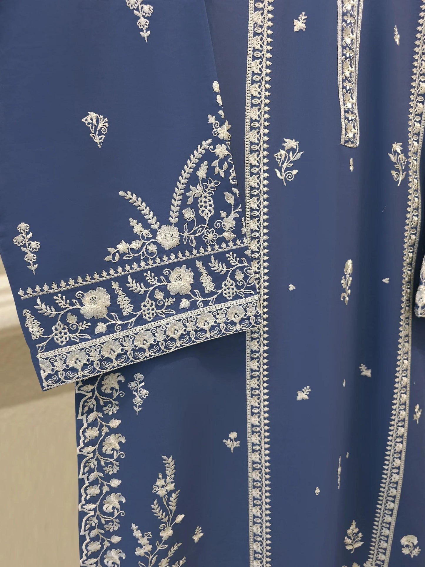 Agha Noor 2 Piece Embroidered Lawn Suit: Blue Shalwar Kameez