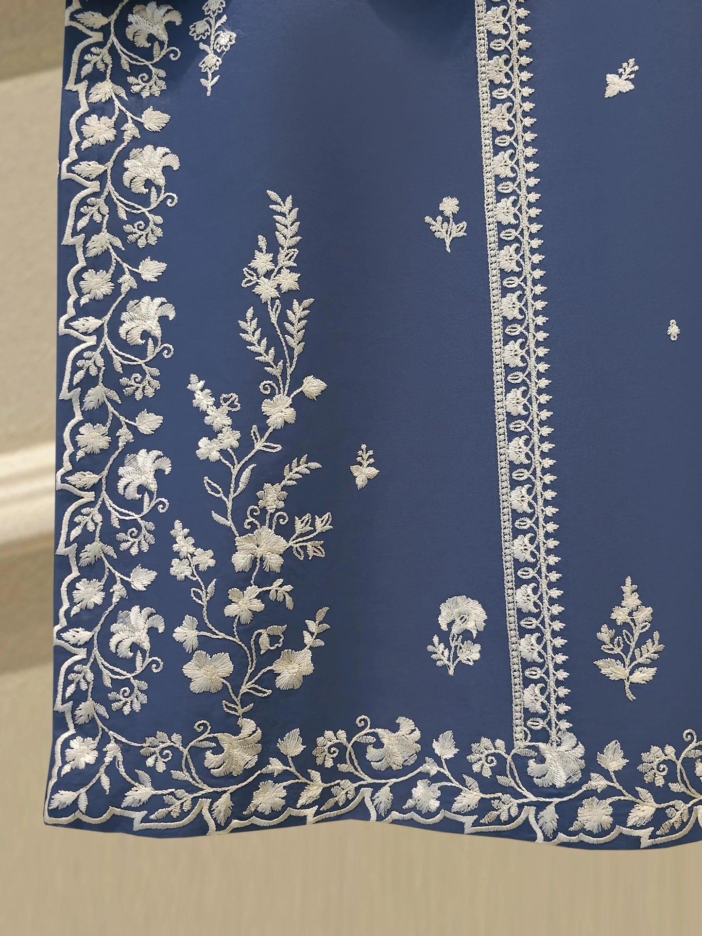 Agha Noor 2 Piece Embroidered Lawn Suit: Blue Shalwar Kameez