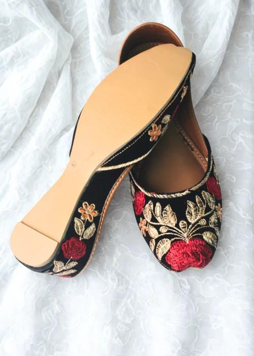 Womens Ethnic Footwear - Black Velvet Khussa with Red Roses