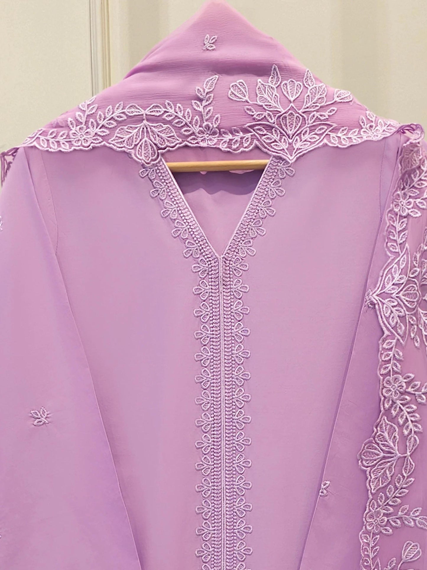 Embroidered Cambric Suit With Chiffon Dupatta - 3 Piece Agha Noor