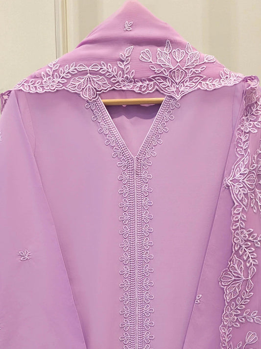 Embroidered Cambric Suit With Chiffon Dupatta - 3 Piece Agha Noor