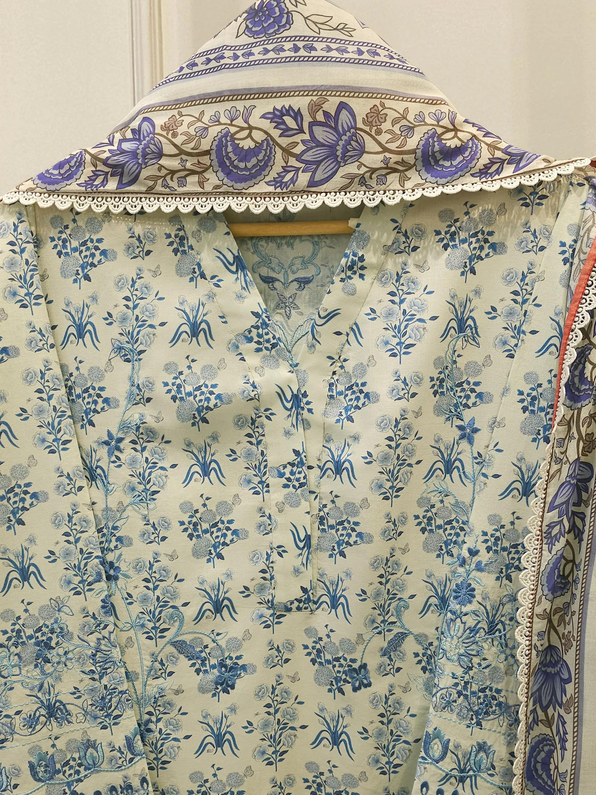 Agha Noor 3 Piece - Embroidered Cambric Suit: Light Blue Shalwar Kameez