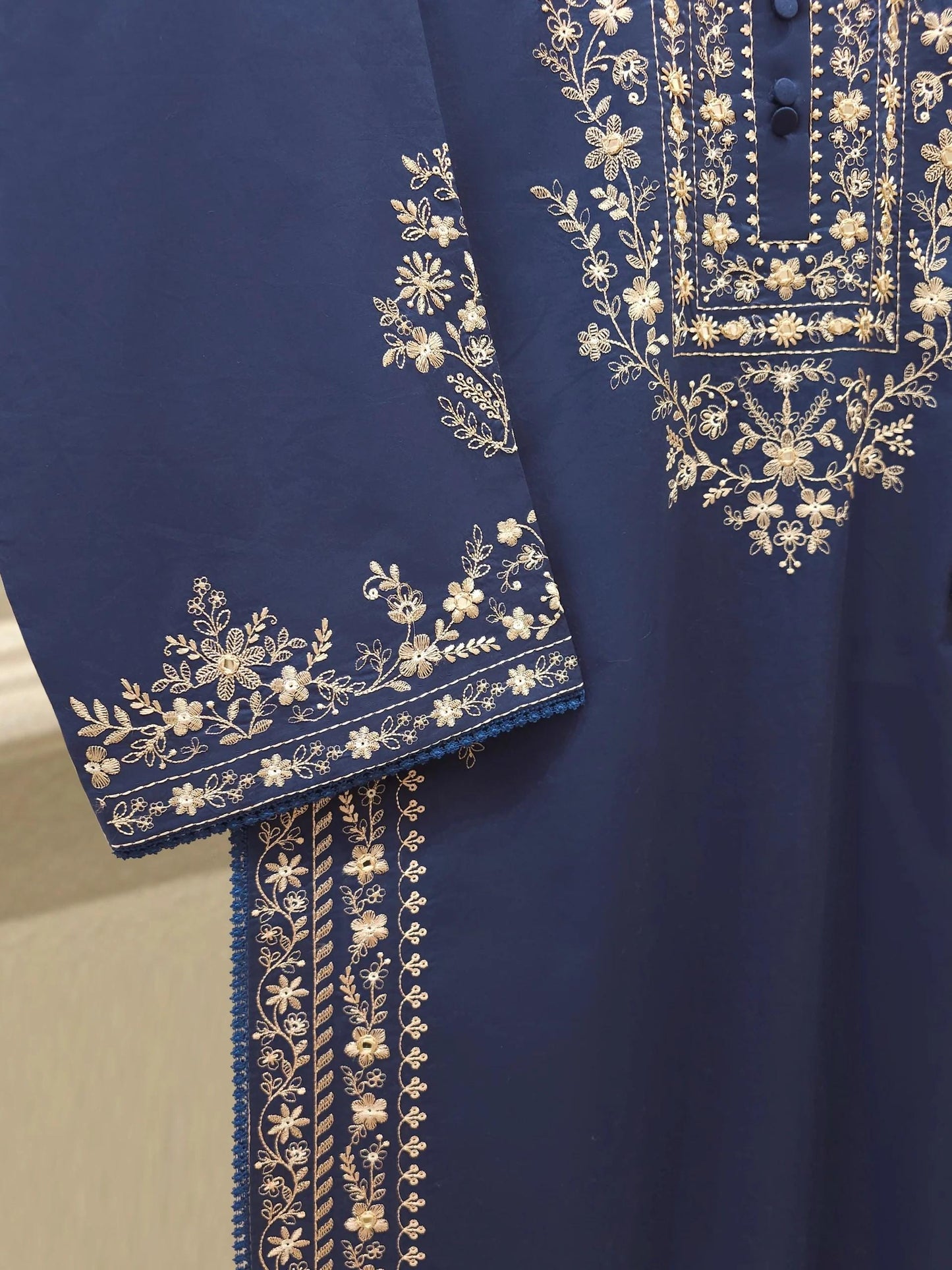Agha Noor 2 Piece Embroidered Lawn Suit - Shirt and Kora Cotton Dupatta (XL, L, M)