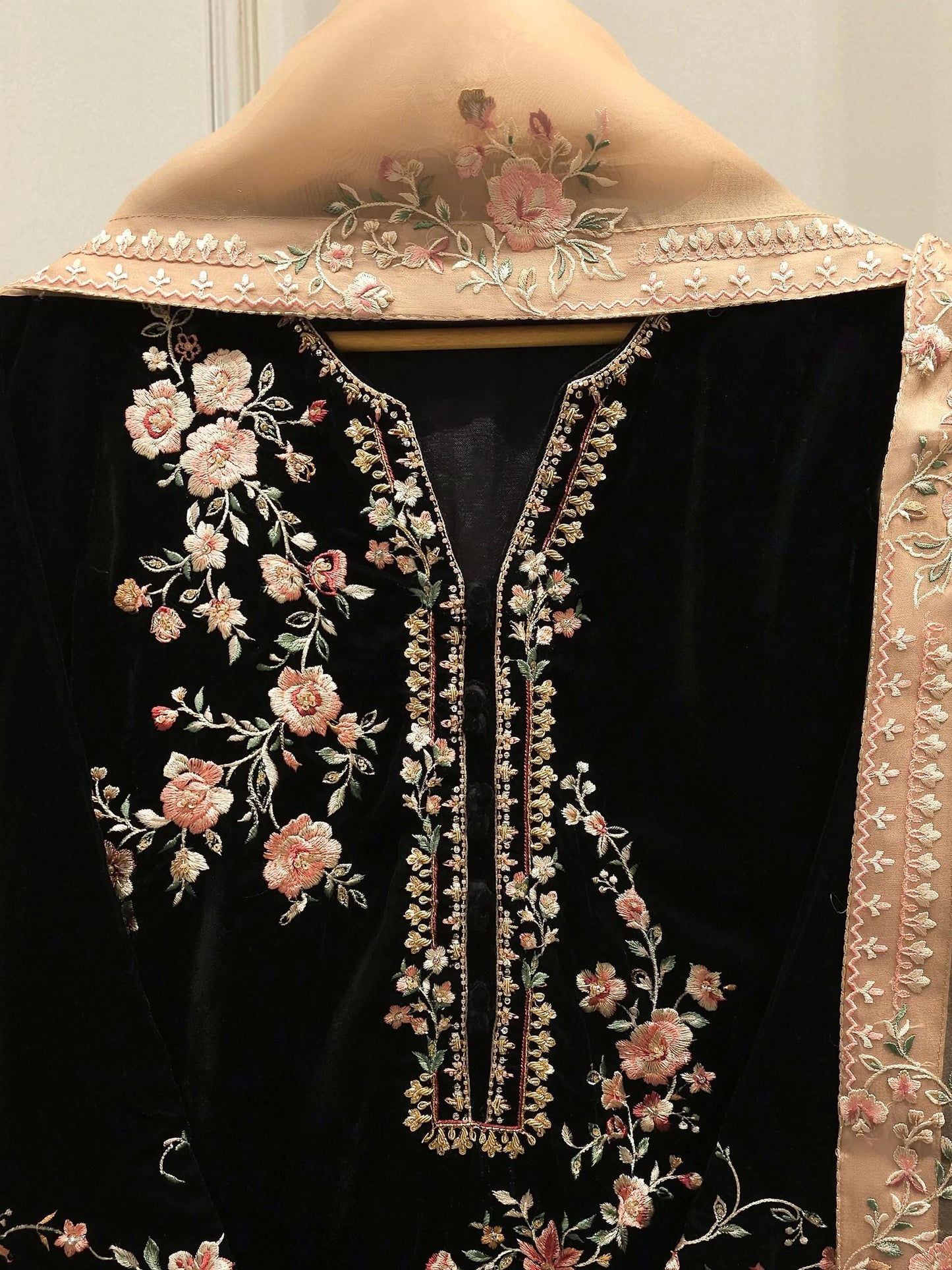 Agha Noor 3 piece - Embroidered Velvet Suit - Black