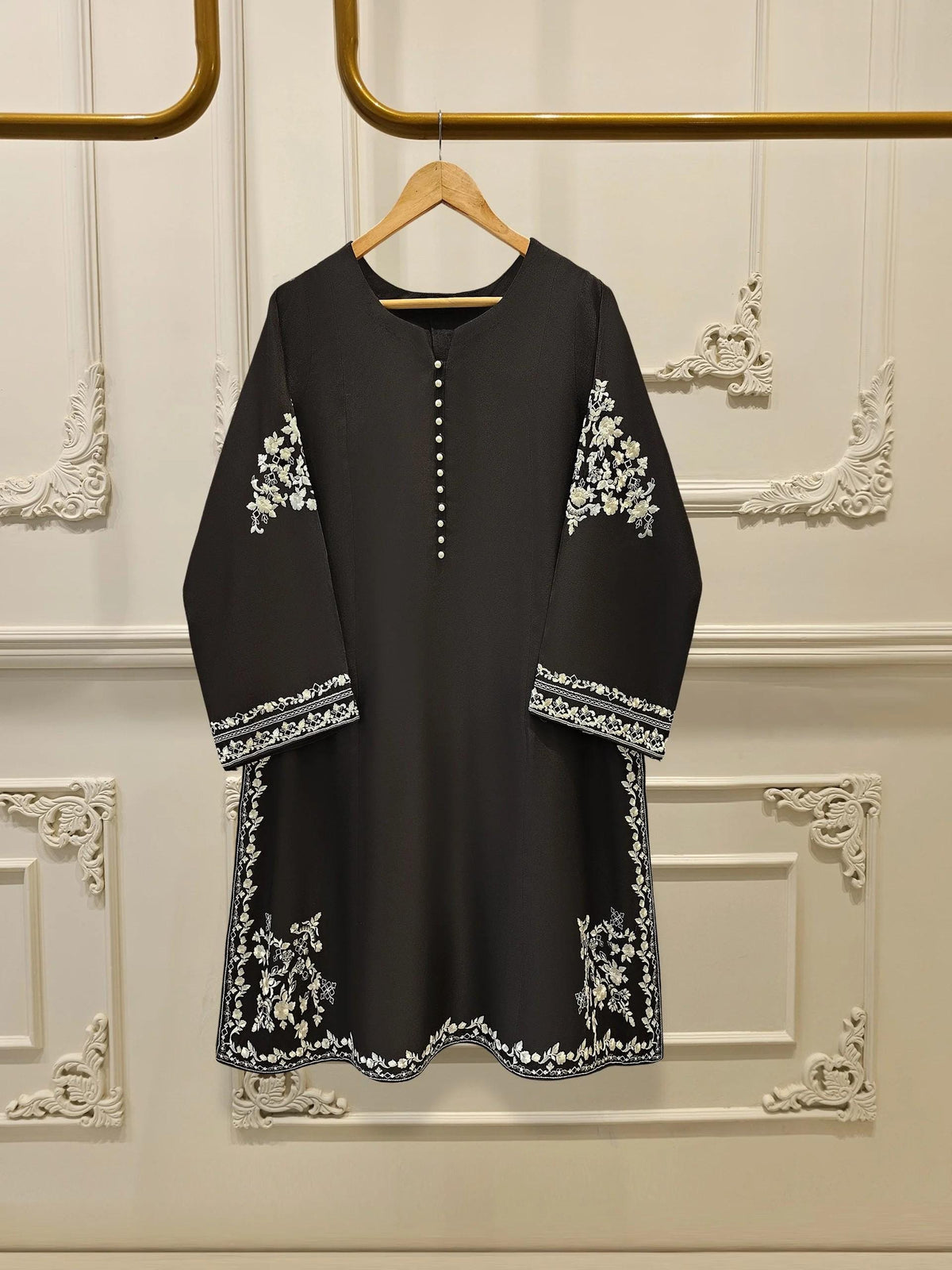 Agha Noor Embroidered Silk Net Suit: 2 Piece