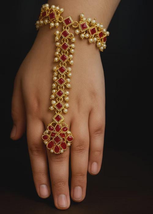 Trendy Back of Hand Angla Finger Bracelet - Adjustable - 1 Piece