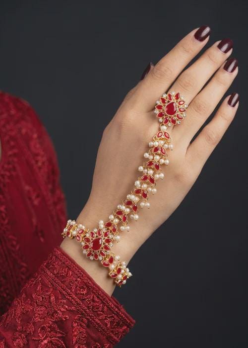 Trendy Back of Hand Angla Finger Bracelet - Adjustable - 1 Piece
