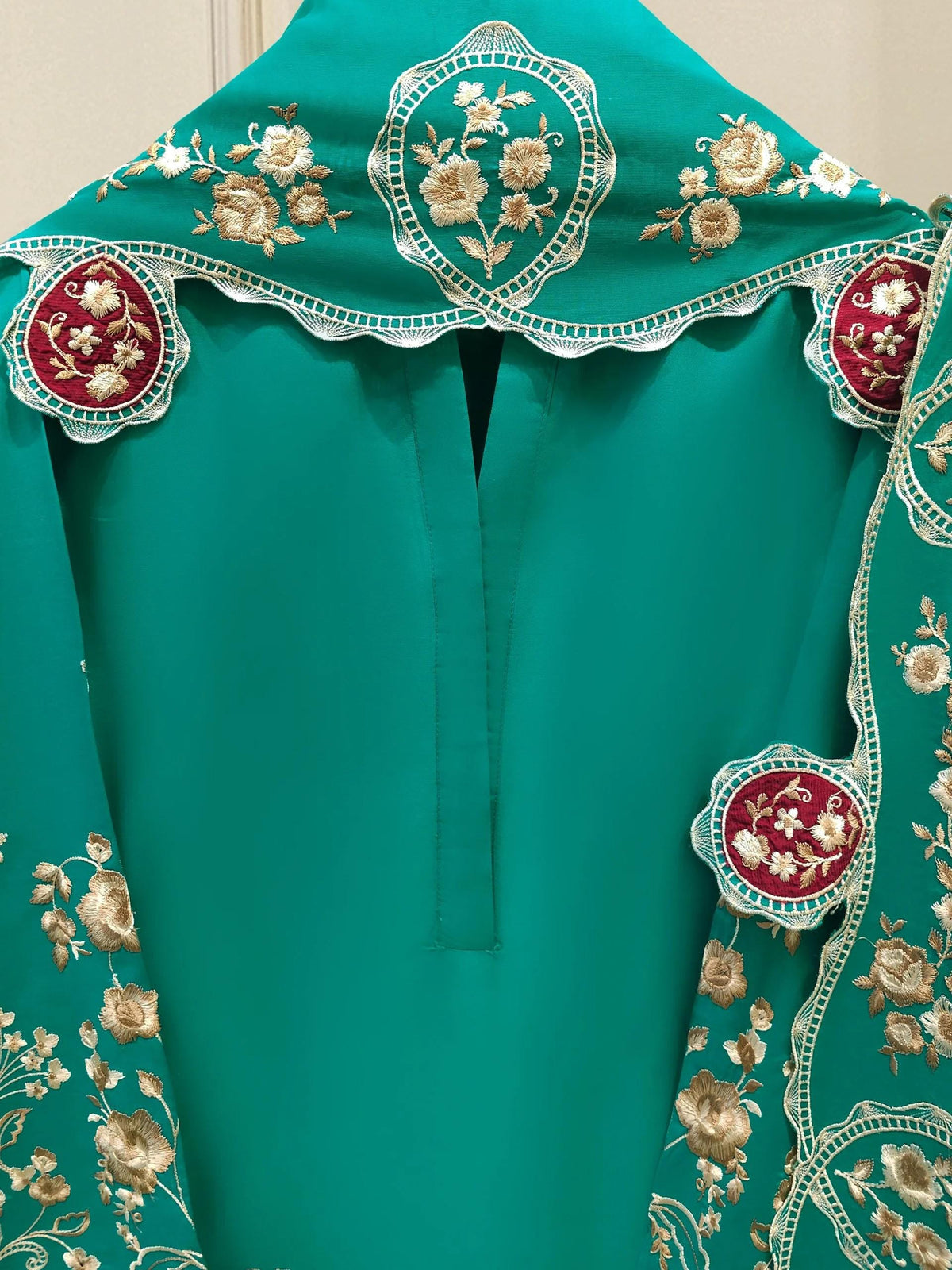 Agha Noor 3 Piece - Embroidered Cambric Suit - Kora Cotton Dupatta